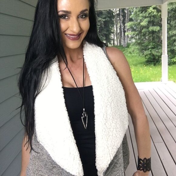 Bershka Outerwear super soft fuzzy vest - Picture 2 of 8